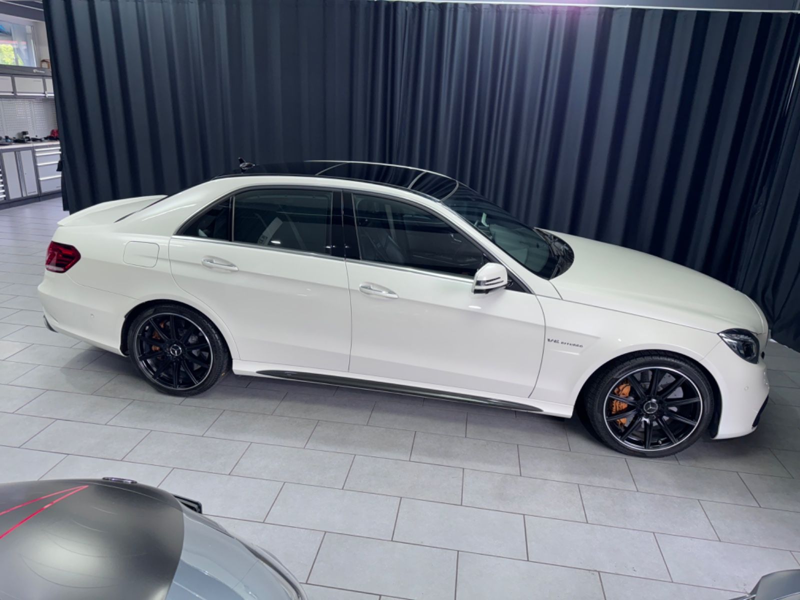 Fahrzeugabbildung Mercedes-Benz E 63 AMG S 4Matic*KERAMIK*B/O*MASSAGE*PANO*VOLL