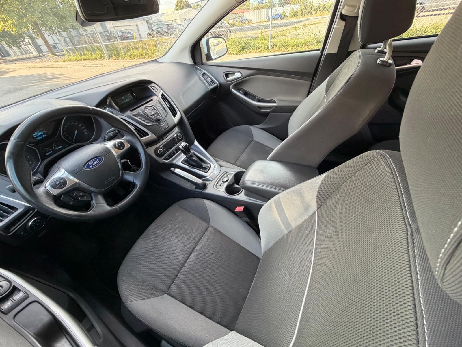 Ford Focus 2012 — photo 12