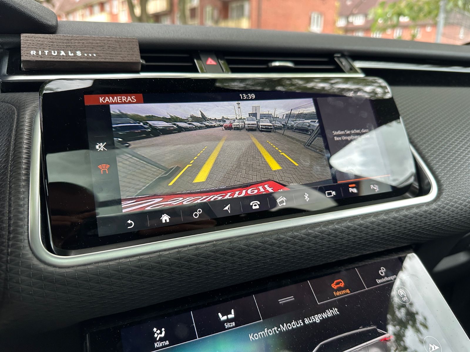 Fahrzeugabbildung Land Rover Range Rover Velar R-Dynamic*PANO*MEMEORY*HEADUP