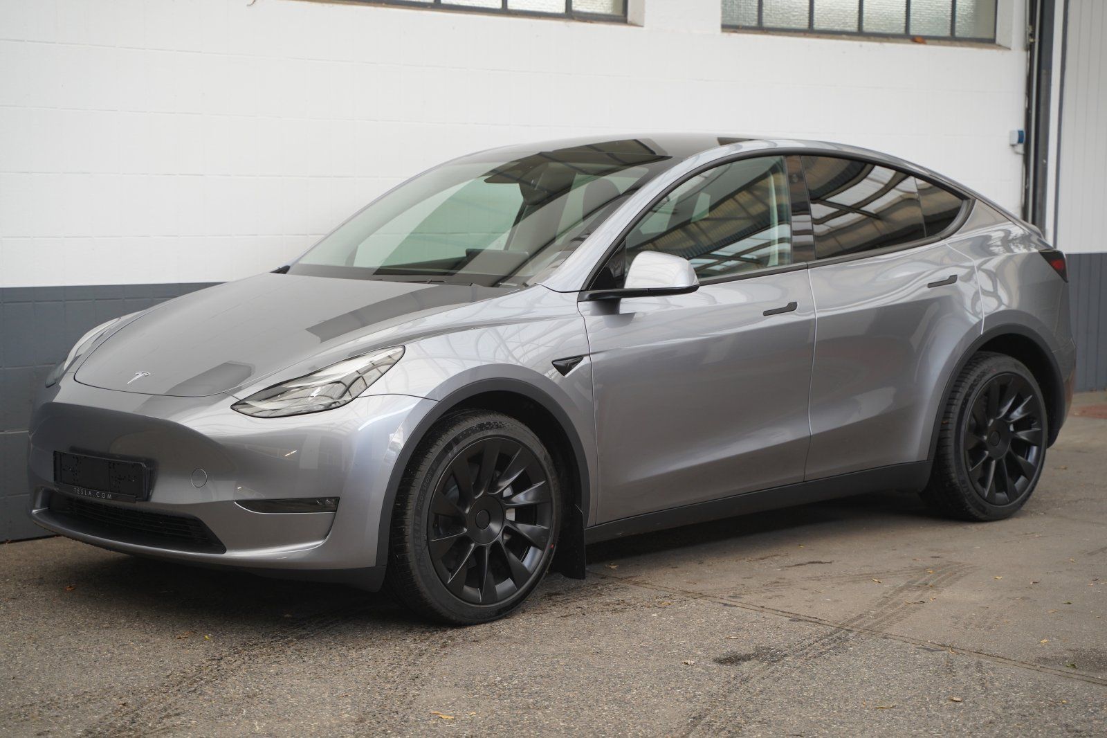 TESLA Model Y Long Range AWD *20-Zoll*