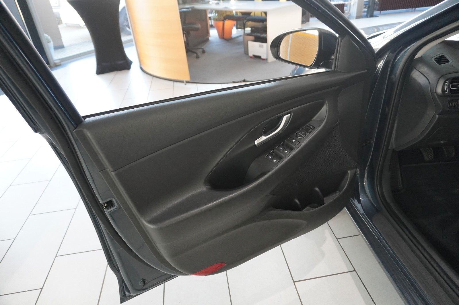 Fahrzeugabbildung Hyundai i30 1.5 T-GDI PURE NAVI/LED/KAMERA/SPORT/SH/AHK