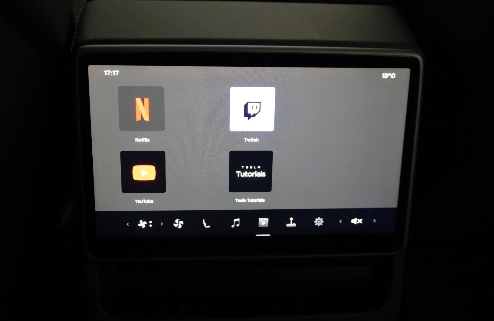 Fahrzeugabbildung Tesla Model 3 Long Range Dual AWD,Navi,Kamera,Panorama