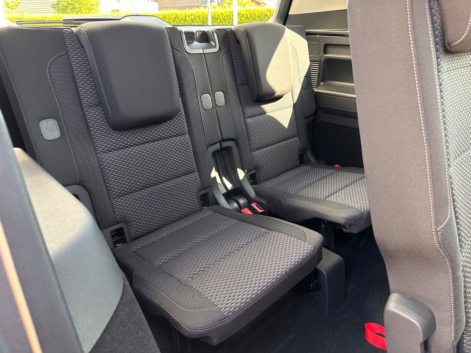 Fahrzeugabbildung Volkswagen Touran Comfortline 1.5 TSI DSG AHK/LED/Navi/SHZG