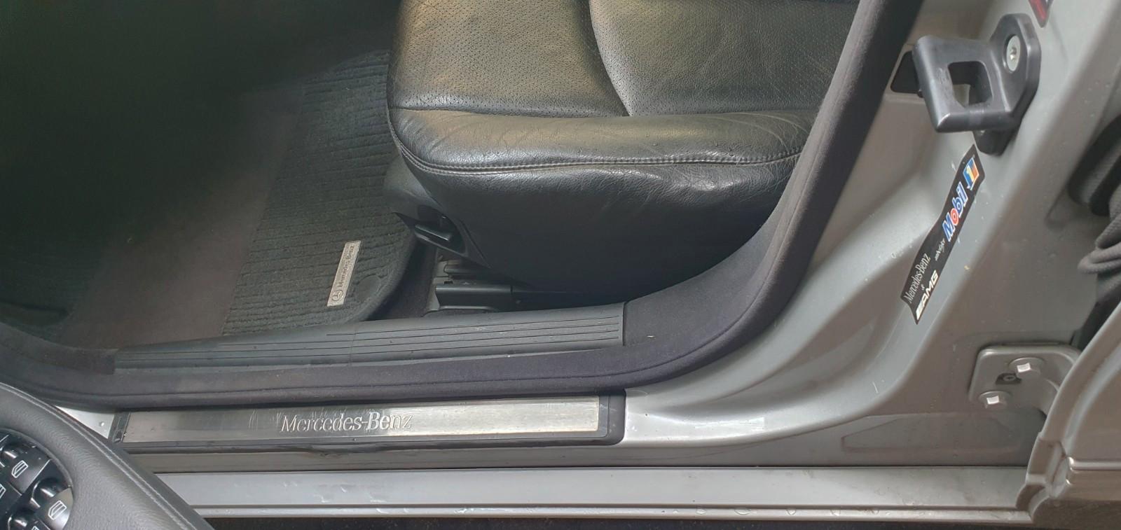 Mercedes-Benz E220 2005 — photo 13