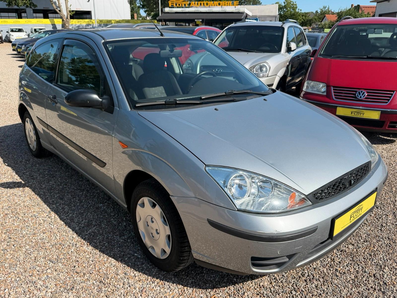 Ford Focus 2004 — rear view