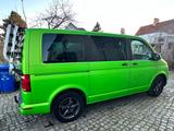 Volkswagen T6 Multivan grün foliert - VW T6 von privat