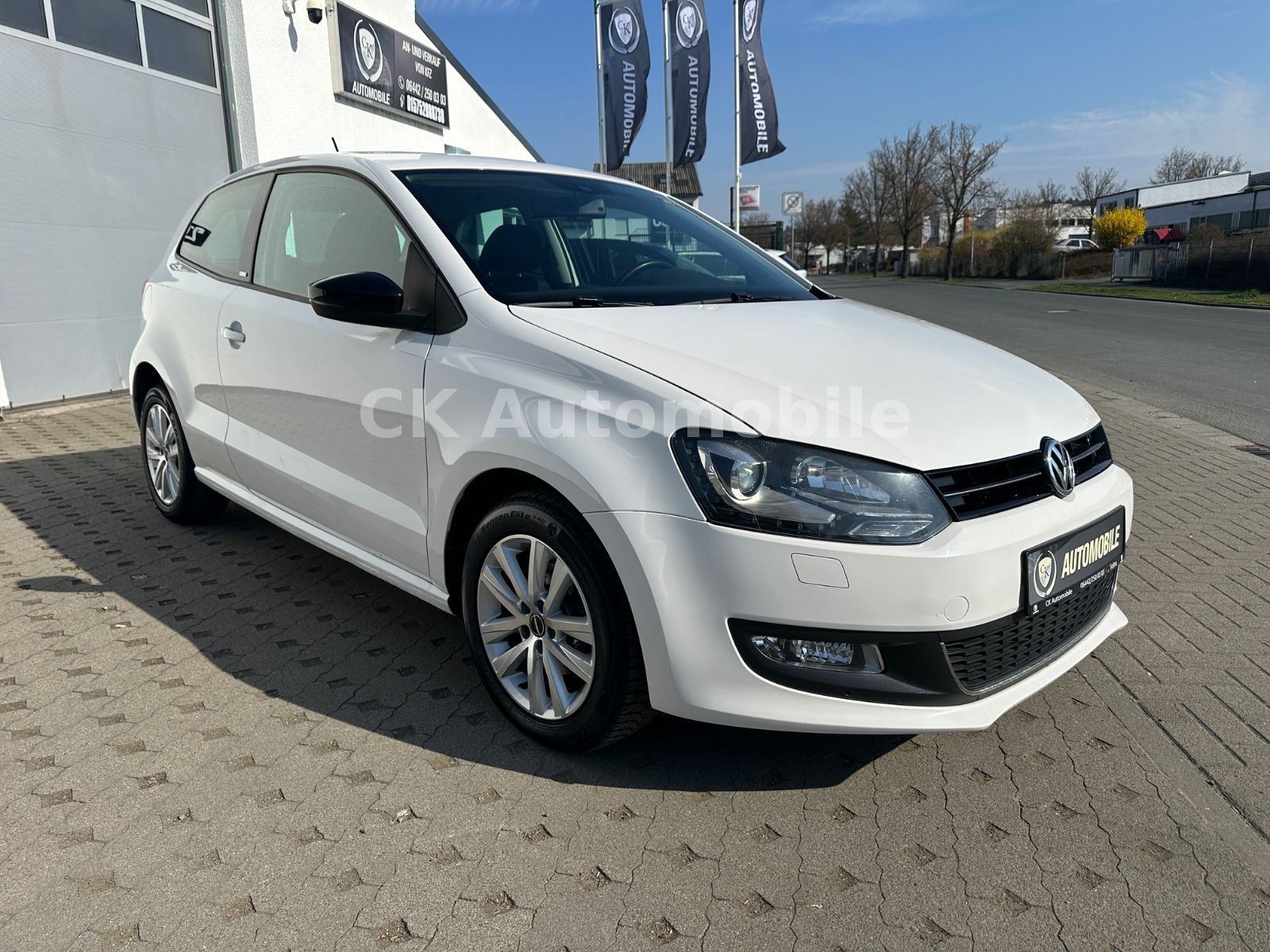 Fahrzeugabbildung Volkswagen Polo V Style 1.2 TSI/Klima/Bi-Xenon/Tempomat/PDC