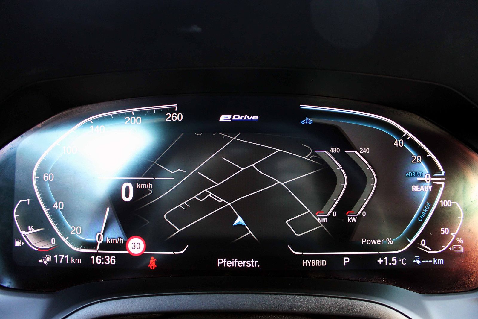 Fahrzeugabbildung BMW 320e Touring Sport-Line LED PANO ACC SHZ CarPlay