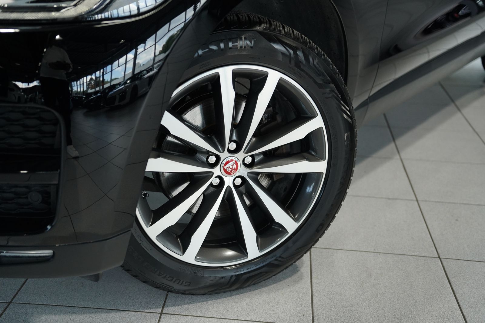 Jaguar F Pace