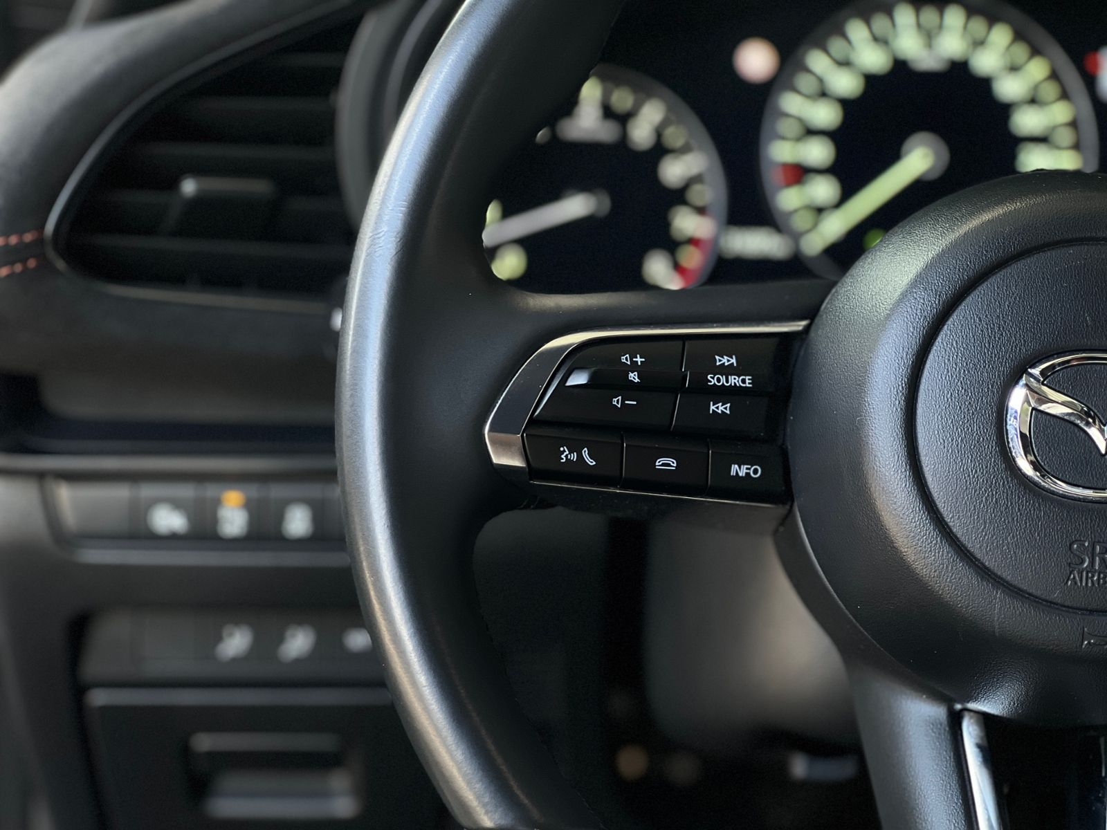 Fahrzeugabbildung Mazda 3 M Hybrid Nagisa BOSE MEMORY HUD NAVI RFK SHZ