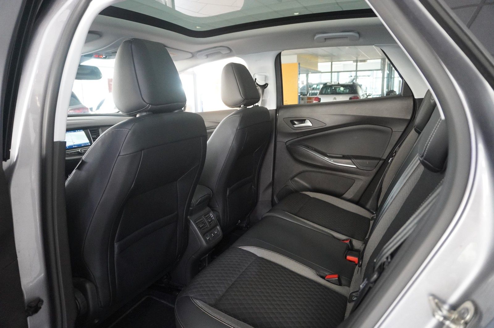 Fahrzeugabbildung Opel Grandland (X) 1.2T INNOV. NAVI/LED/KAMERA/PANO.