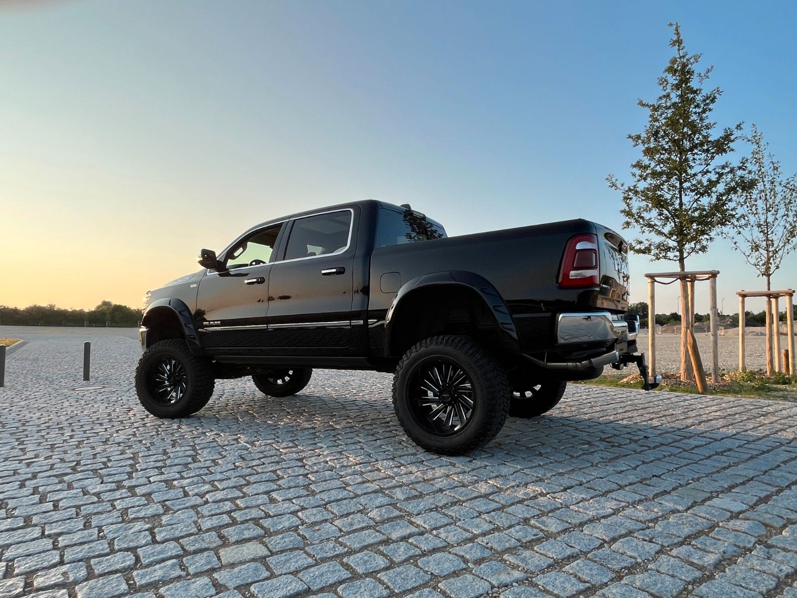 Fahrzeugabbildung Dodge RAM 1500 Limited  10"höher Alles Eingetragen!!!