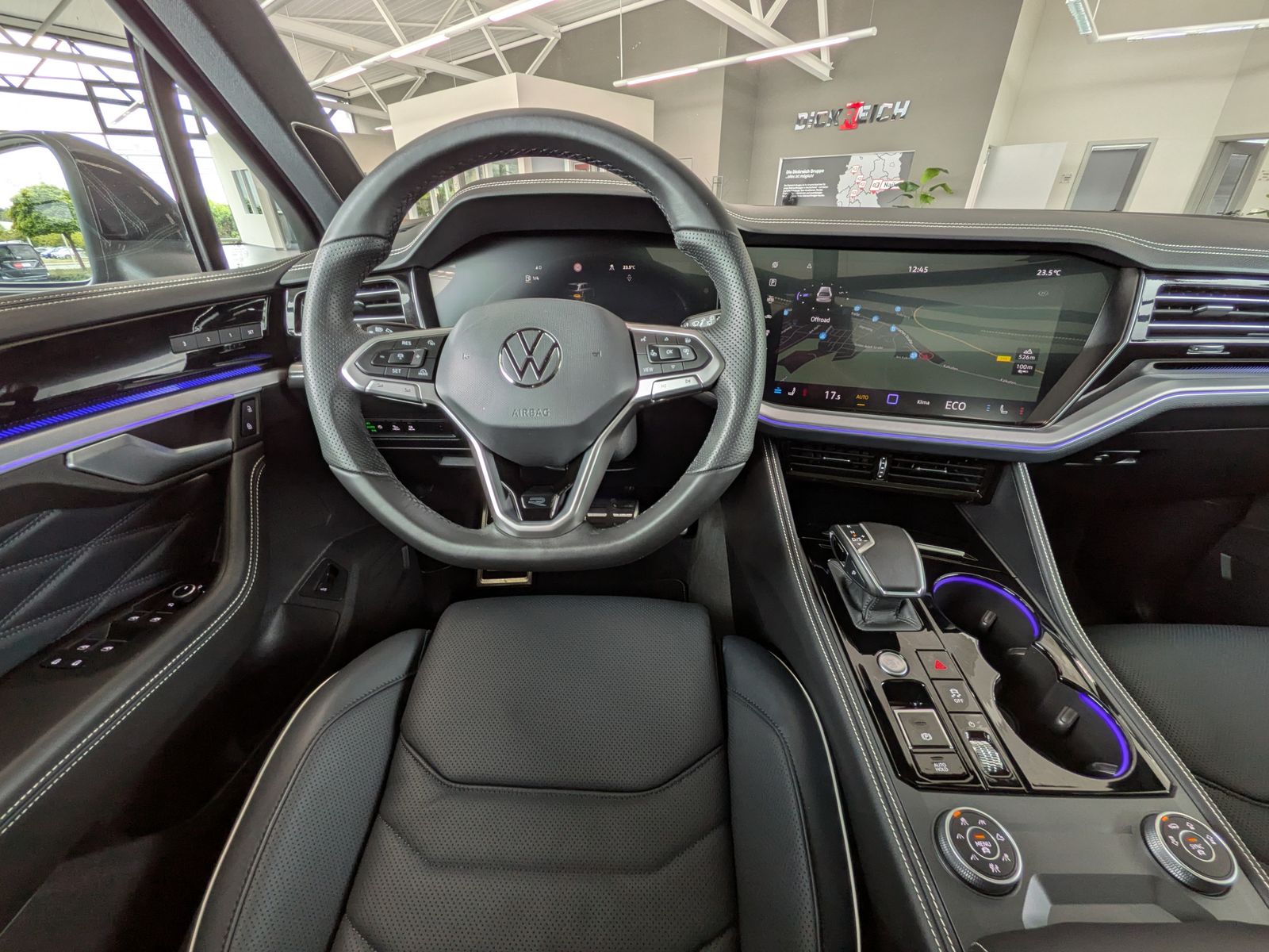 Fahrzeugabbildung Volkswagen Touareg 3.0TDI 4M R-Line VOLL Black 22" UPE 114T