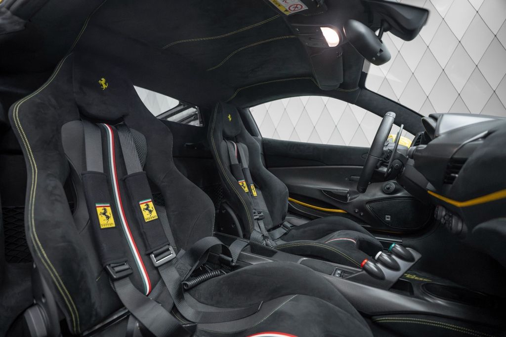 488 Pista Coupe YELLOW FULL CARBON FIBRE - Bild 17