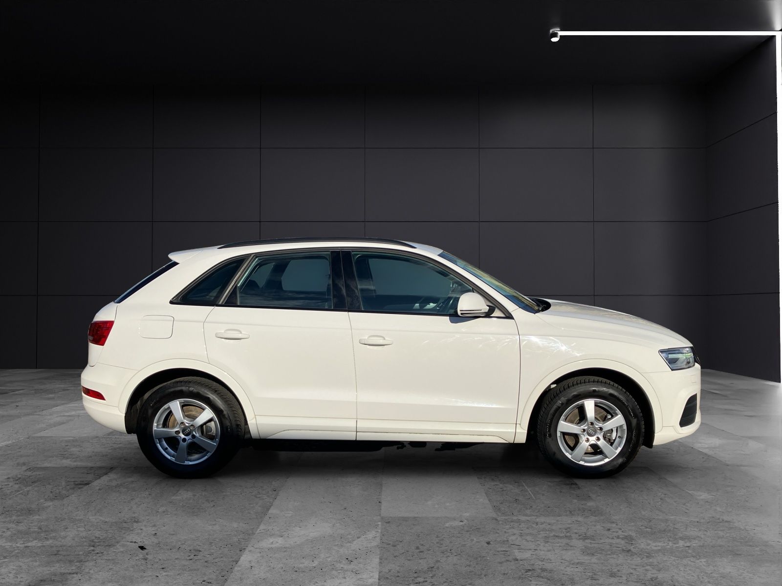 Fahrzeugabbildung Audi Q3 2.0 TDI sport AHK Xenon SHZ