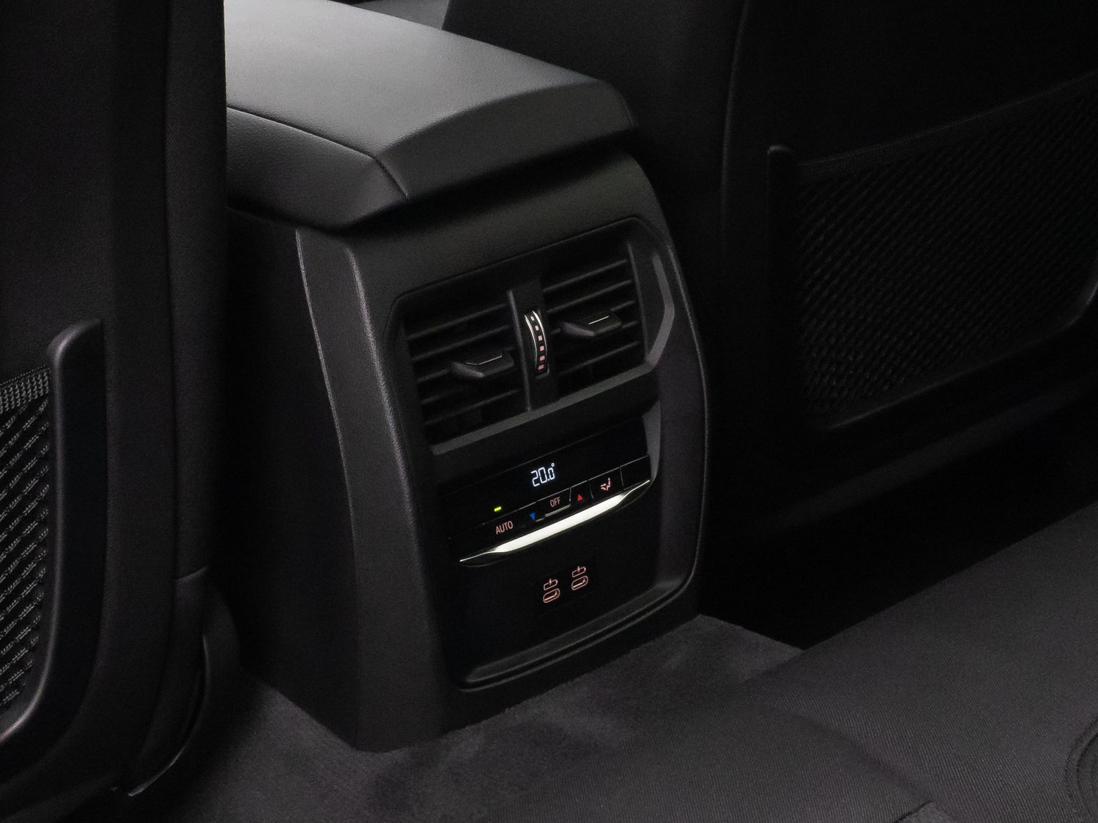 Fahrzeugabbildung BMW 320e  Kamera Laser HUD DAB HiFi Komfort Alarm