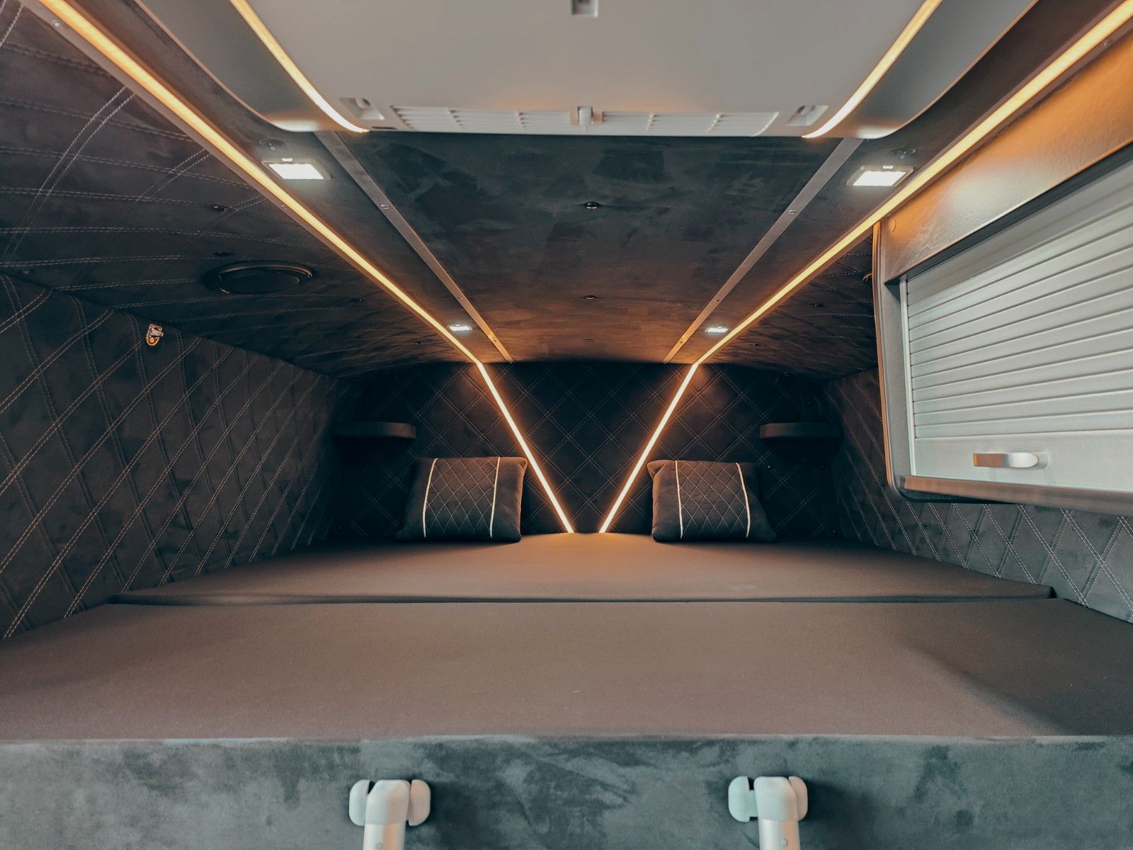 Fahrzeugabbildung Mercedes-Benz X-CROSSVAN  RWD #stealthcamper