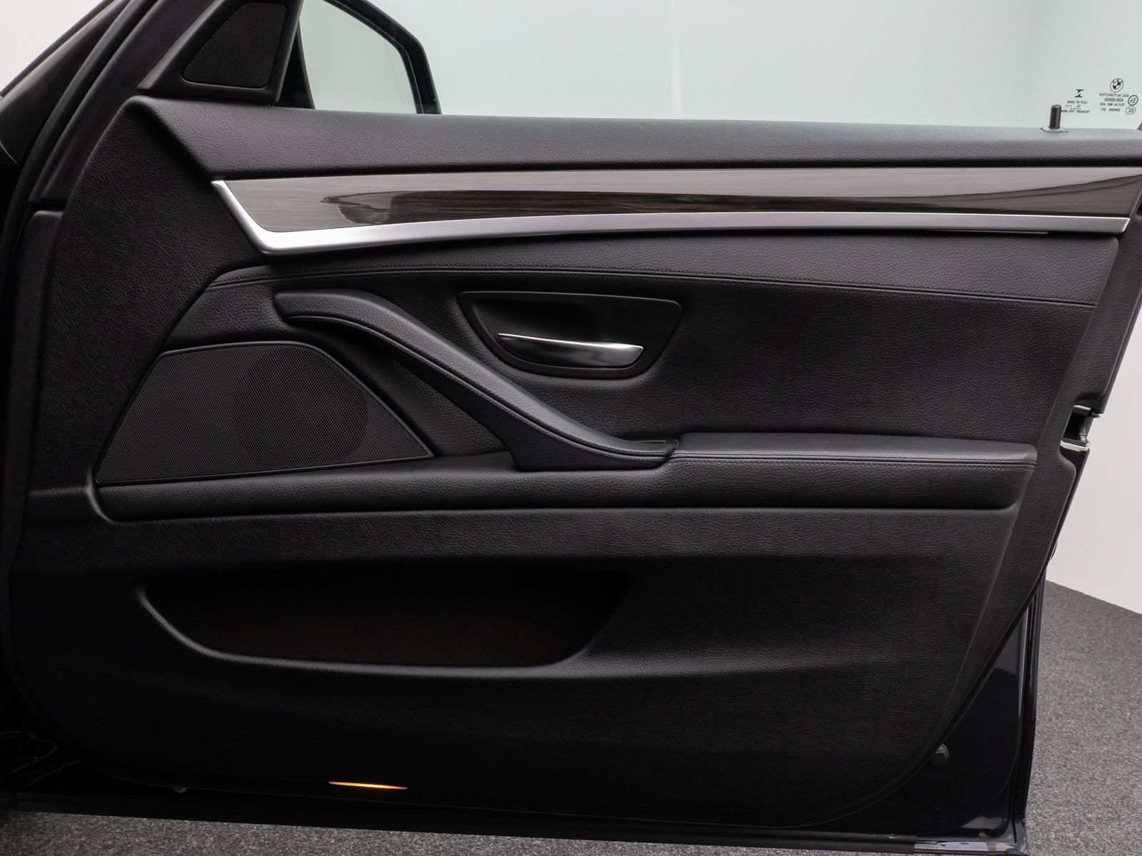 Fahrzeugabbildung BMW 525d M Sport Kamera HUD HiFi DrivingAssist LED