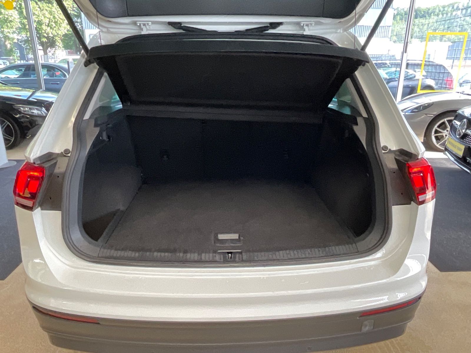 Fahrzeugabbildung Volkswagen Tiguan 1.4TSI DSG Comfortline *LED*NAVI* 1.HAND*
