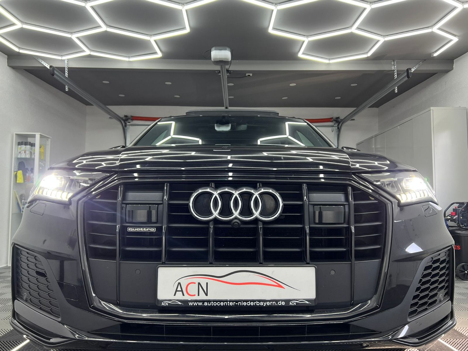 Fahrzeugabbildung Audi Q7 50 TDI Quattro S-LINE/PANO/ACC/MATRIX/7-SITZ