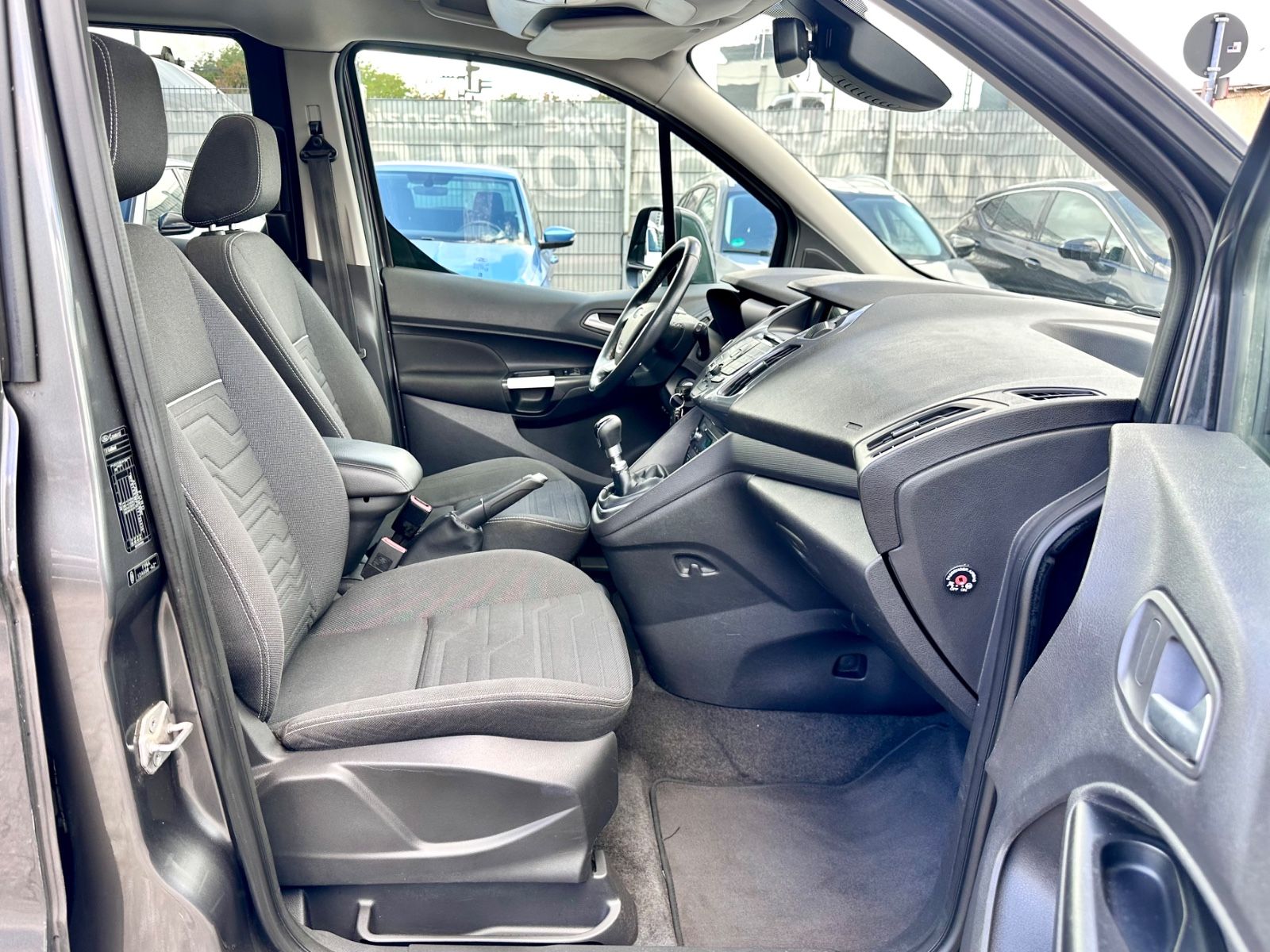 Fahrzeugabbildung Ford TOURNEO CONNECT TITANIUM*MOD.2016*