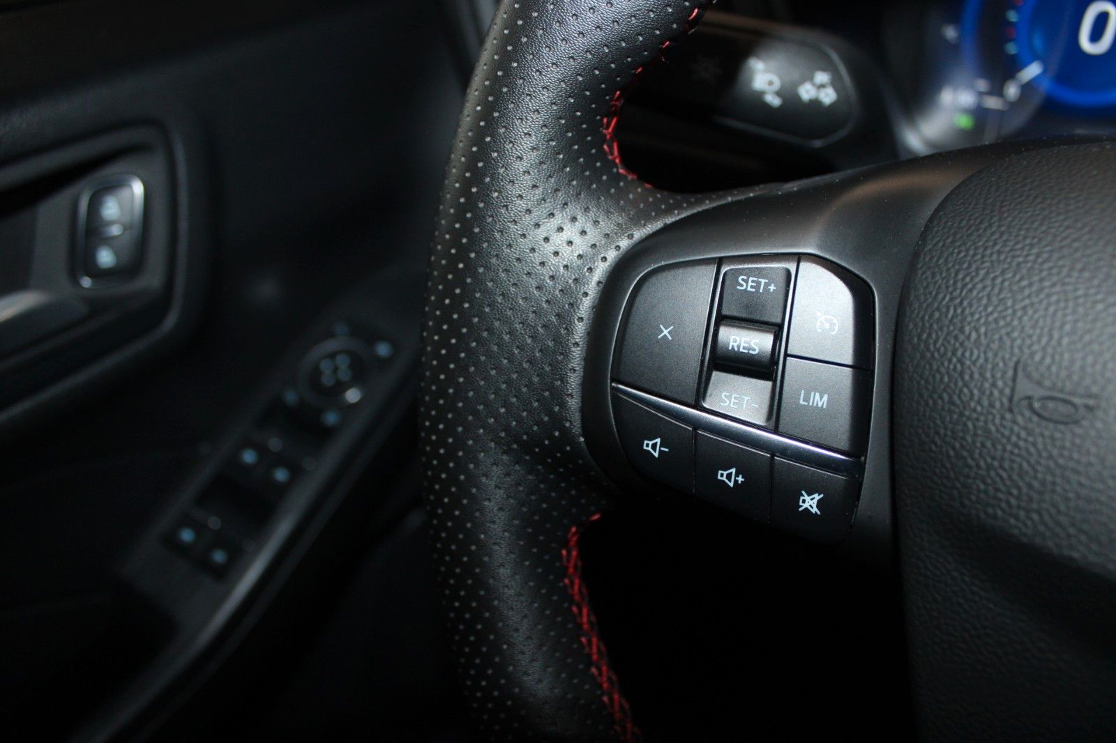 Fahrzeugabbildung Ford Kuga PHEV ST-Line NAVI DAB CAM WinterPaket