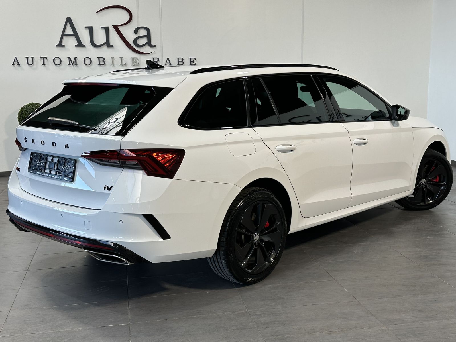 Fahrzeugabbildung SKODA Octavia Combi 1.4 TSI DSG RS iV NAV+LED+VCOCK+PP