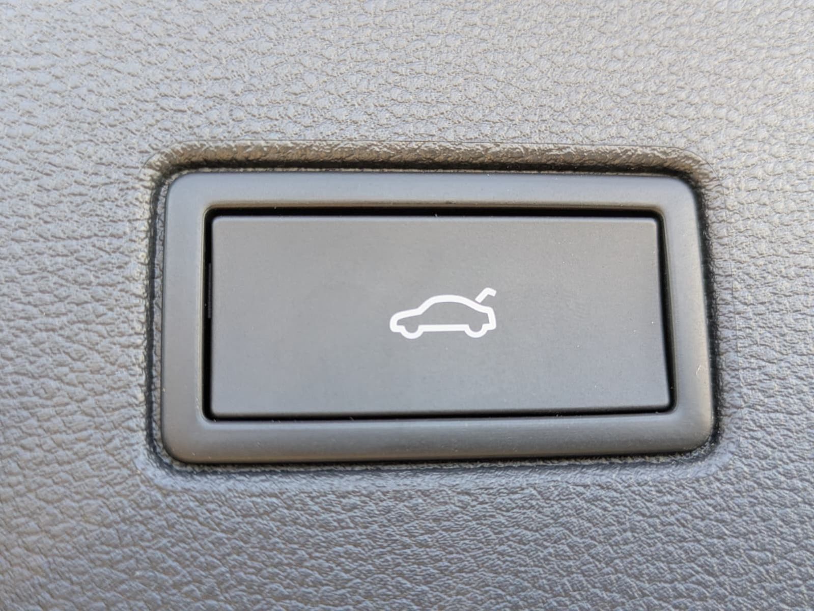 Fahrzeugabbildung Volkswagen Touran 2.0 DSG R-Line High BLACK Pano*7Si*IQ*AHK