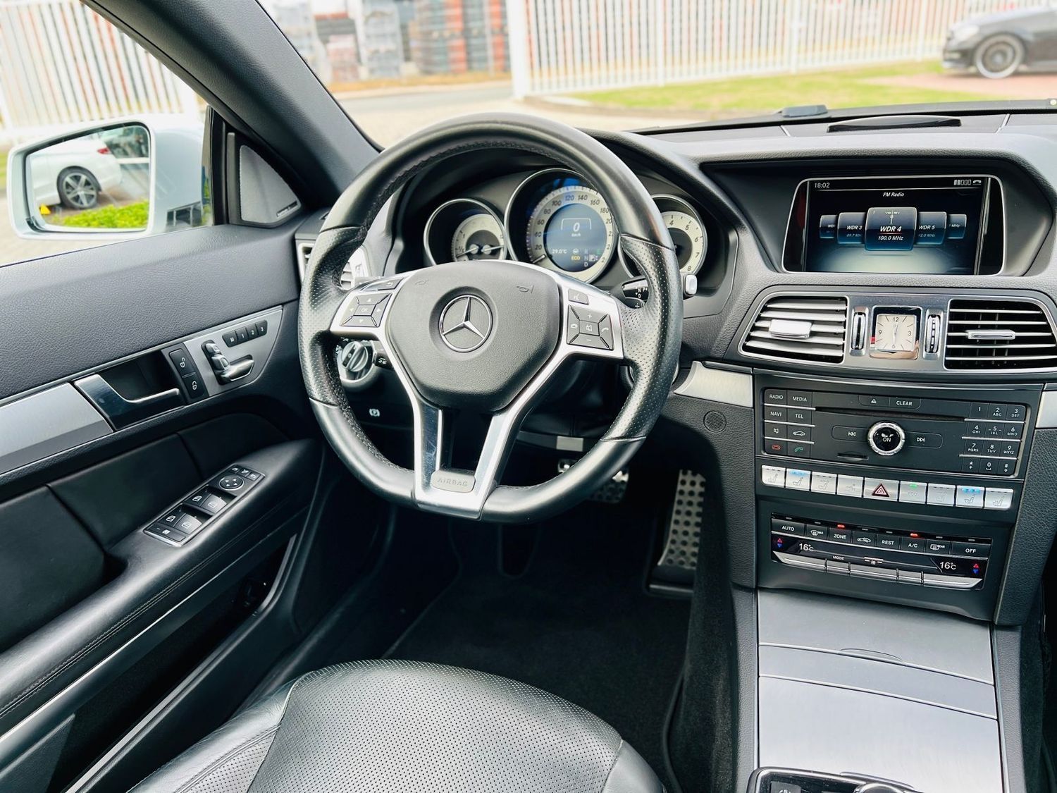 Fahrzeugabbildung Mercedes-Benz E 500 CABRIO AMG - Distronic, 360°, LED, Memory,