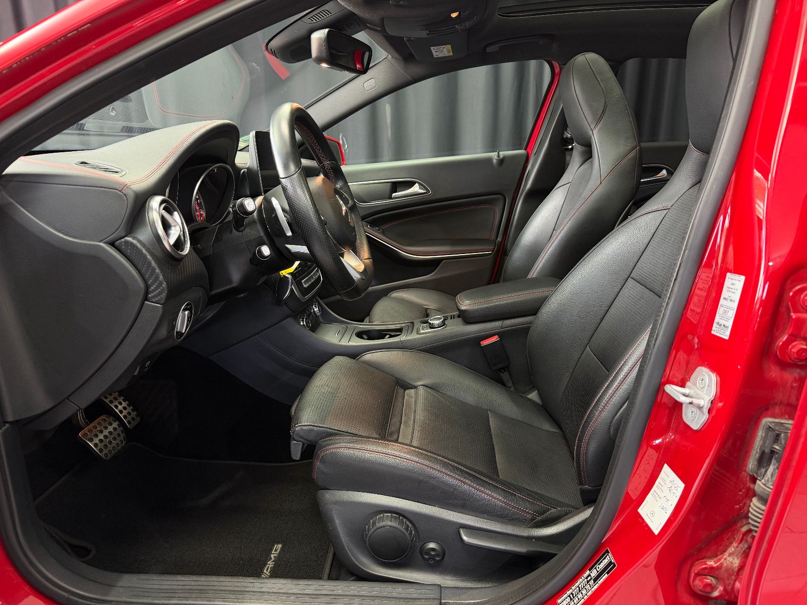 Fahrzeugabbildung Mercedes-Benz A 250 4Matic AMG-LINE|PANORAMA|7G AUTOMATIK|