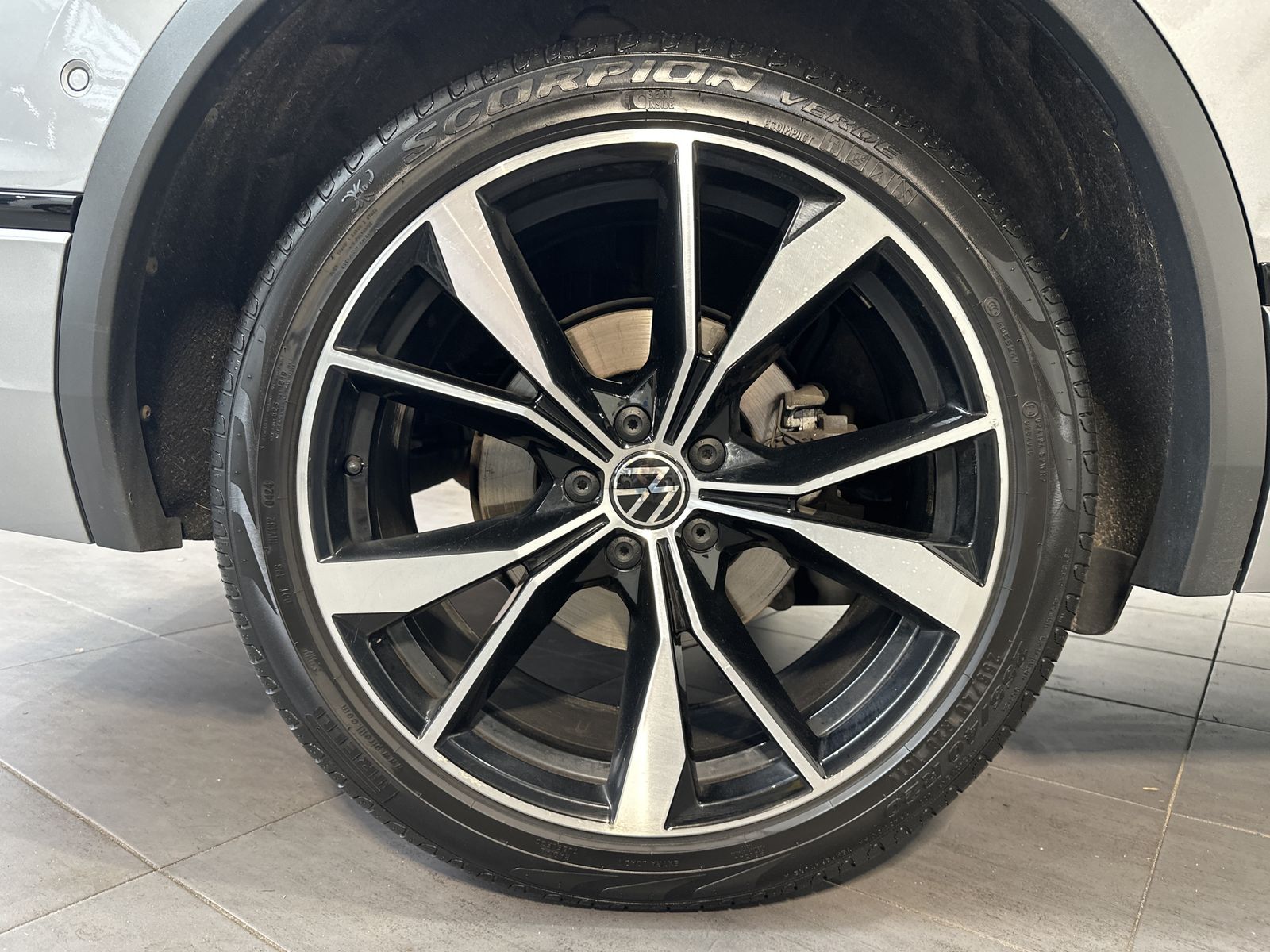 Fahrzeugabbildung Volkswagen Tiguan Allspace R-Line 4M NAV+LED+PANO+AHK+360°