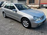 Mercedes-Benz C 180Avantgarde/Automatik/Klima/128TKM/sehr gepf - gebrauchte Mercedes-Benz C 180 aus dem Jahr 2001
