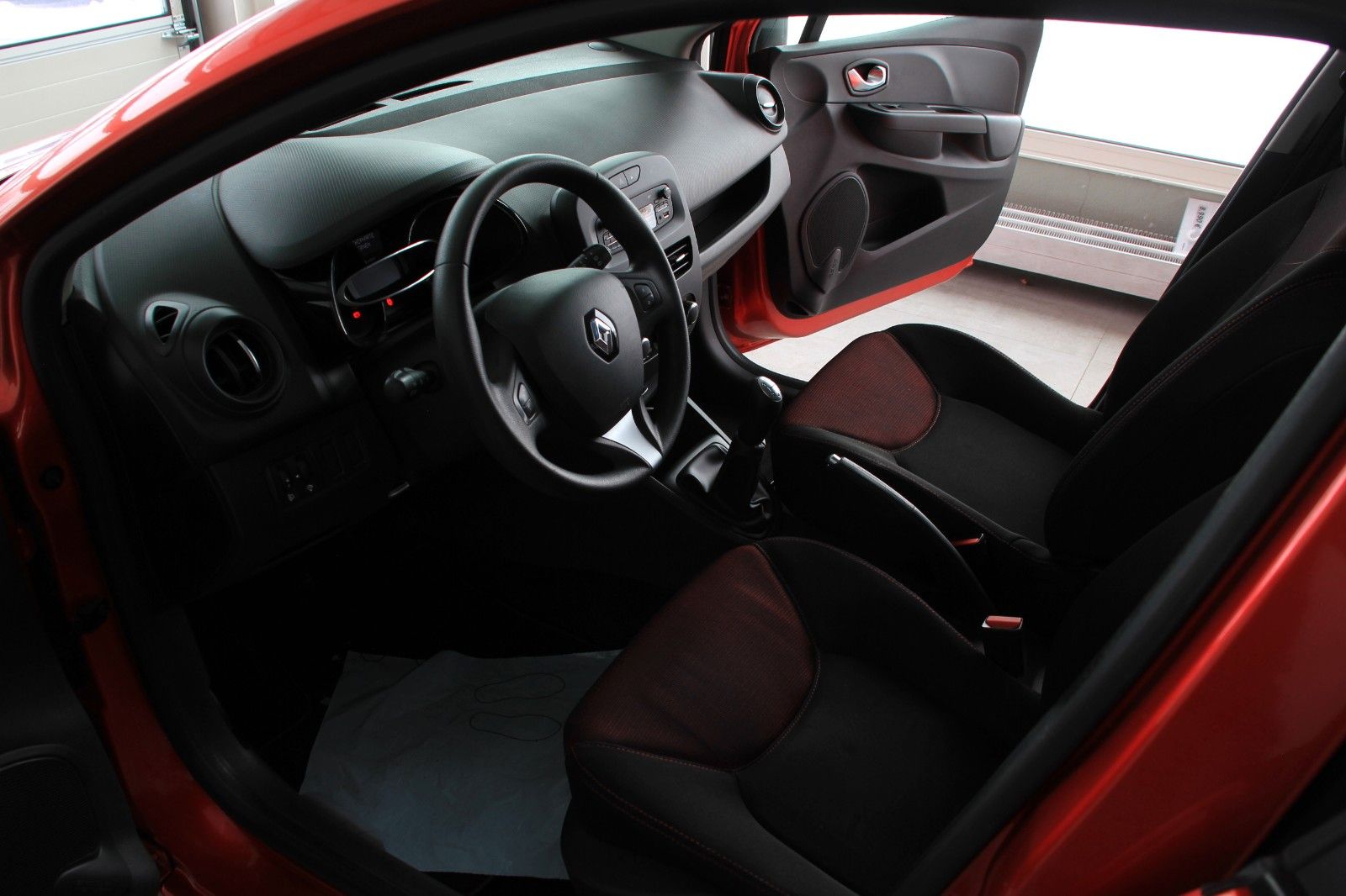 Fahrzeugabbildung Renault Clio 1,2 Expression