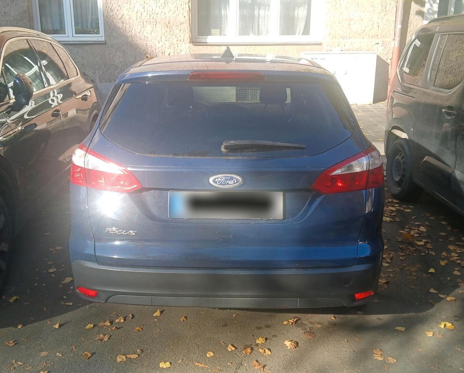 Ford Focus 2011 — interior