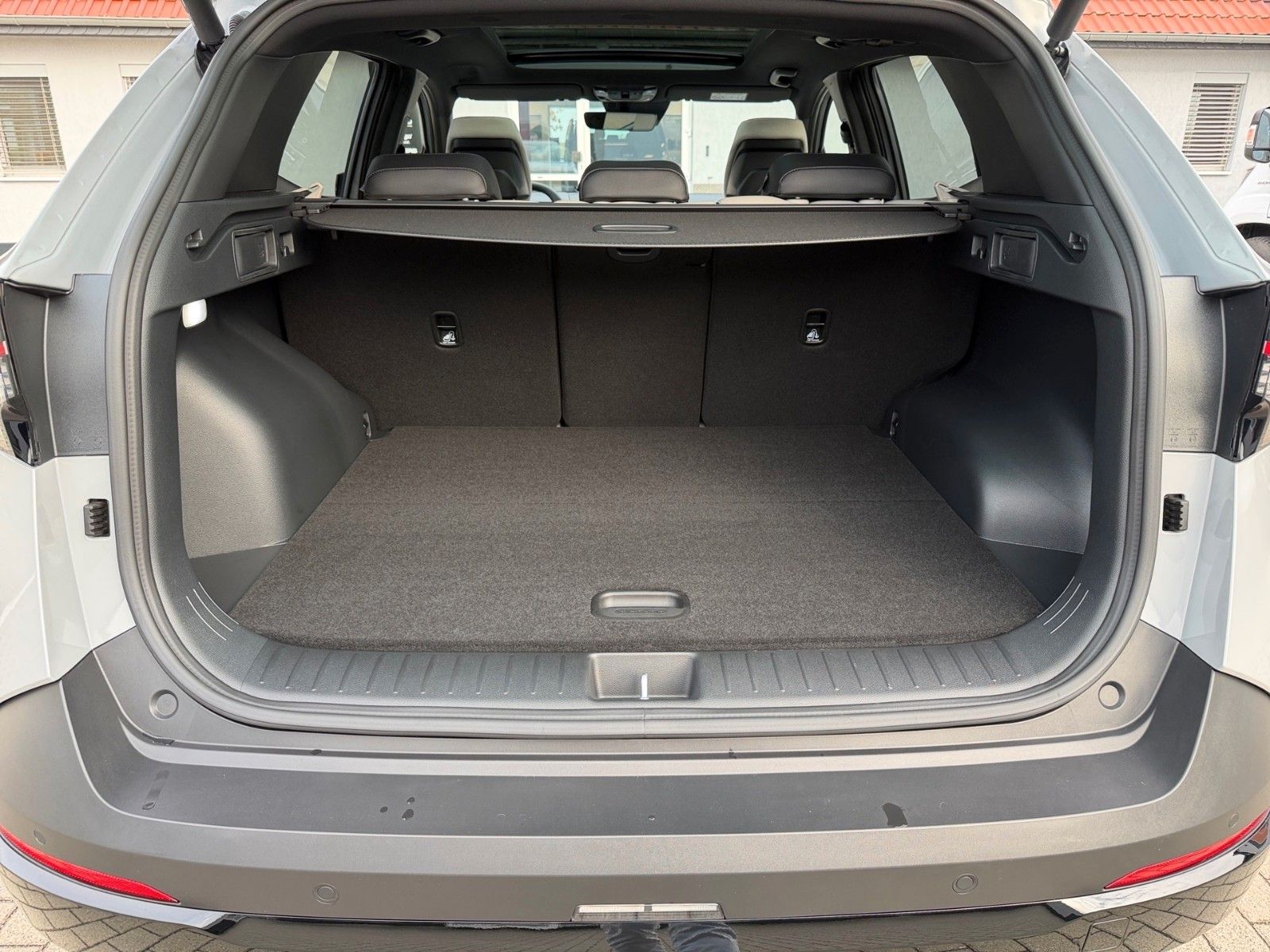 Fahrzeugabbildung Kia SPORTAGE 1.6T 2WD DCT BLACK ED SD DRIVE