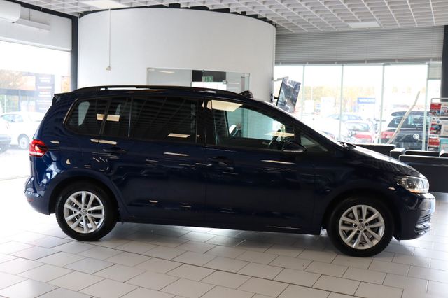 Fahrzeugabbildung Volkswagen Touran 1.6Ltr Comfortline |7SITZER|PANO|SHZ|PDC|