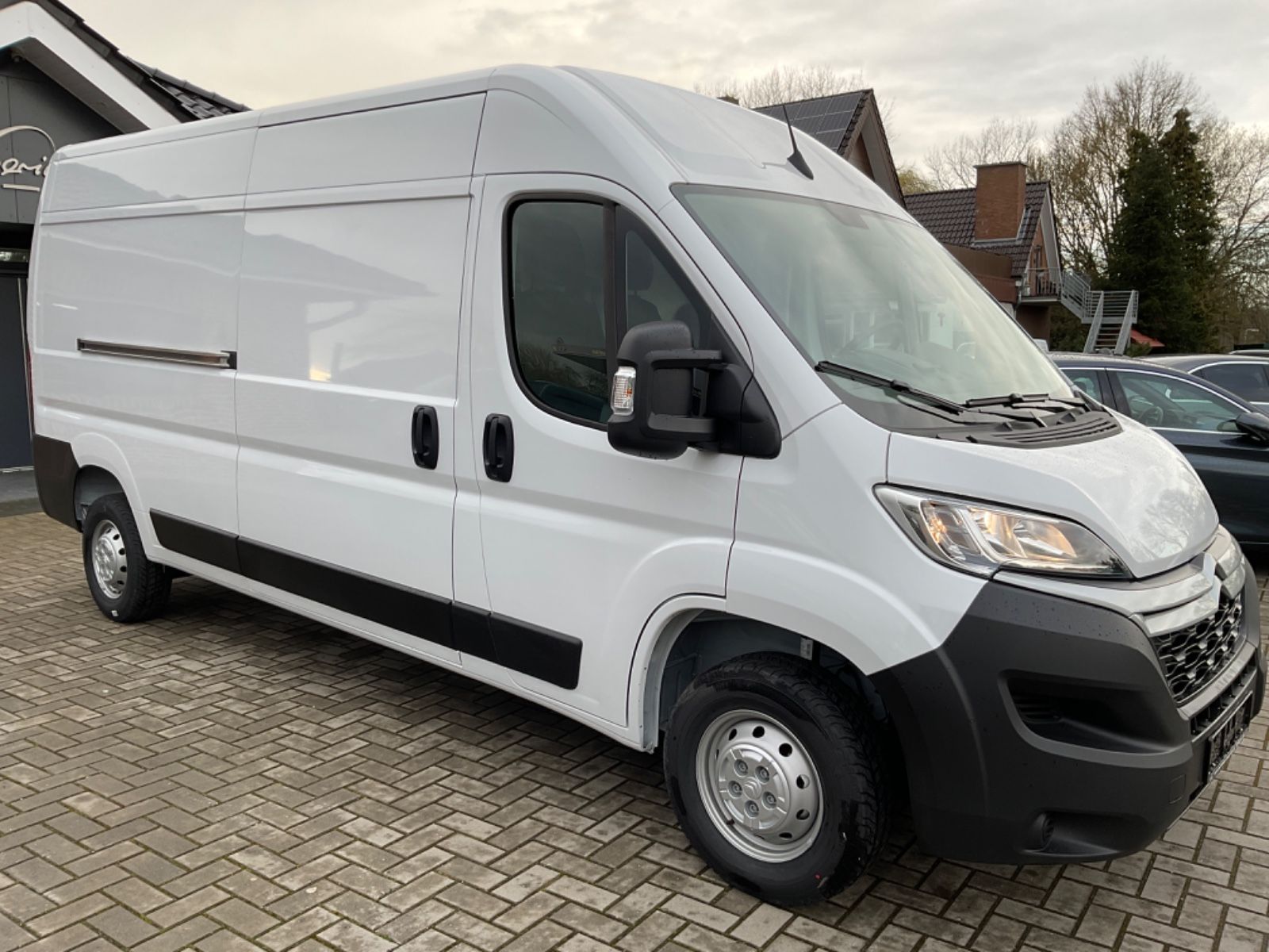 Fahrzeugabbildung Citroën Jumper 2.2, 35 L3 H2, DAB,Tel,PDC,Innenausbau