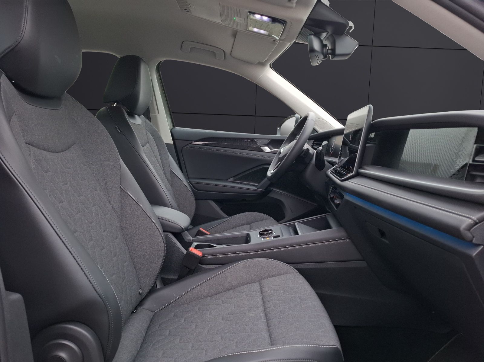 Fahrzeugabbildung Volkswagen Tayron TDI Life DSG 4M LED AHK Navi HUD AID ACC