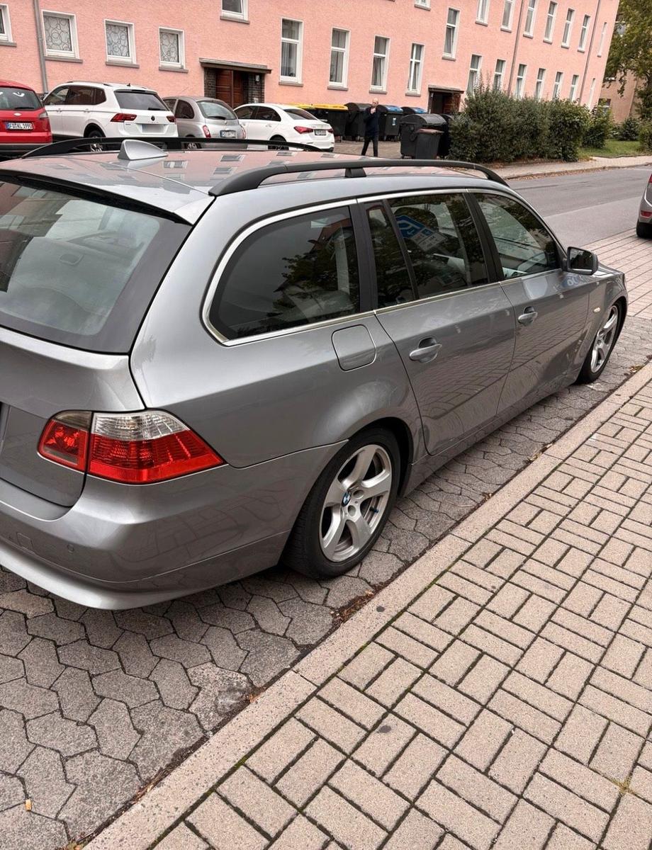 BMW 525 2004 — interior