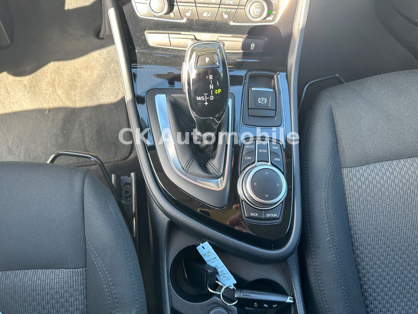 Fahrzeugabbildung BMW 218i Active Tourer Advantage Automatik/Navi/AHK