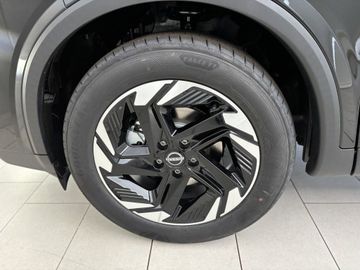 Fotografie des Nissan Qashqai 1.3 DIG-T 4x4 MHEV Xtronic N-Connecta (J