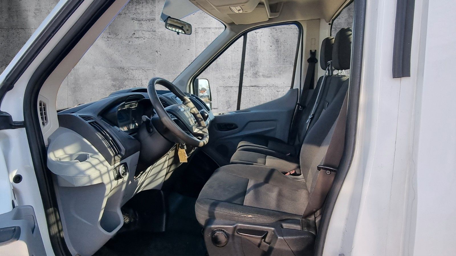 Fahrzeugabbildung Ford Transit Pritsche 350 L2 Einzelkabine