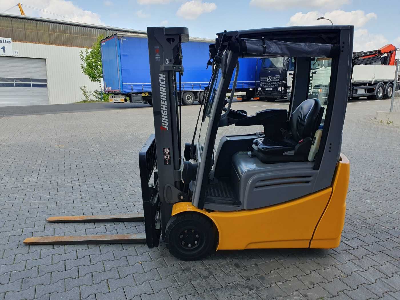 Fahrzeugabbildung Jungheinrich EFG 215 / Triplex: 4.25m! / SS / nur 2.184h!