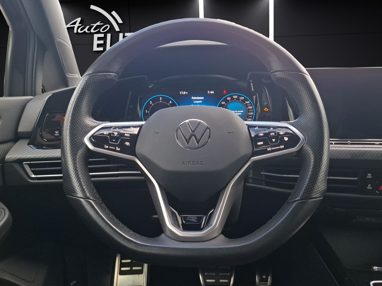 Fahrzeugabbildung Volkswagen Golf VIII TDI R-Line DSG LED Navi AID ACC PDC SH