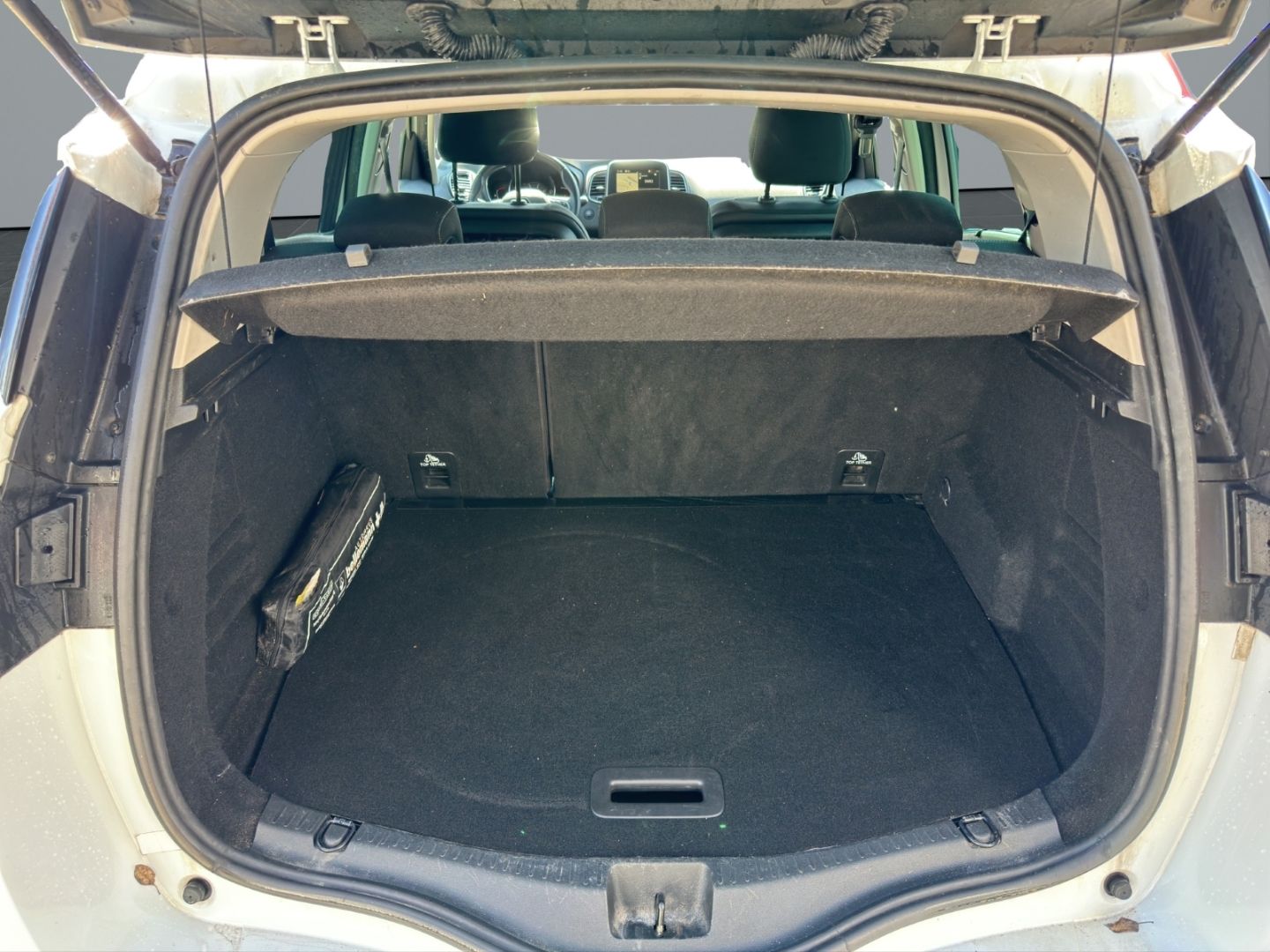 Fahrzeugabbildung Renault Scenic IV Limited 1.3 TCe 140 EDC EU6d-T Navi Ap