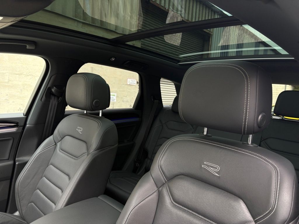 Volkswagen Touareg 3.0 TSI R-Line 4M MATRIX PANO BLACK AIR foto 18