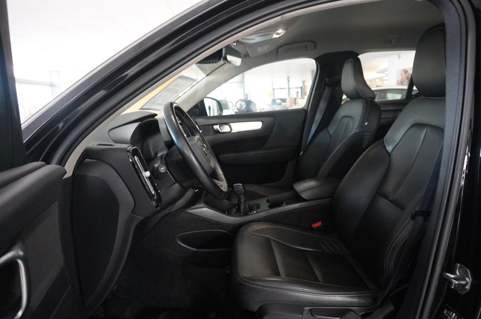 Fahrzeugabbildung Volvo XC40 T3 Momentum Pro LED/NAVI/LEDER/AHK/CAM