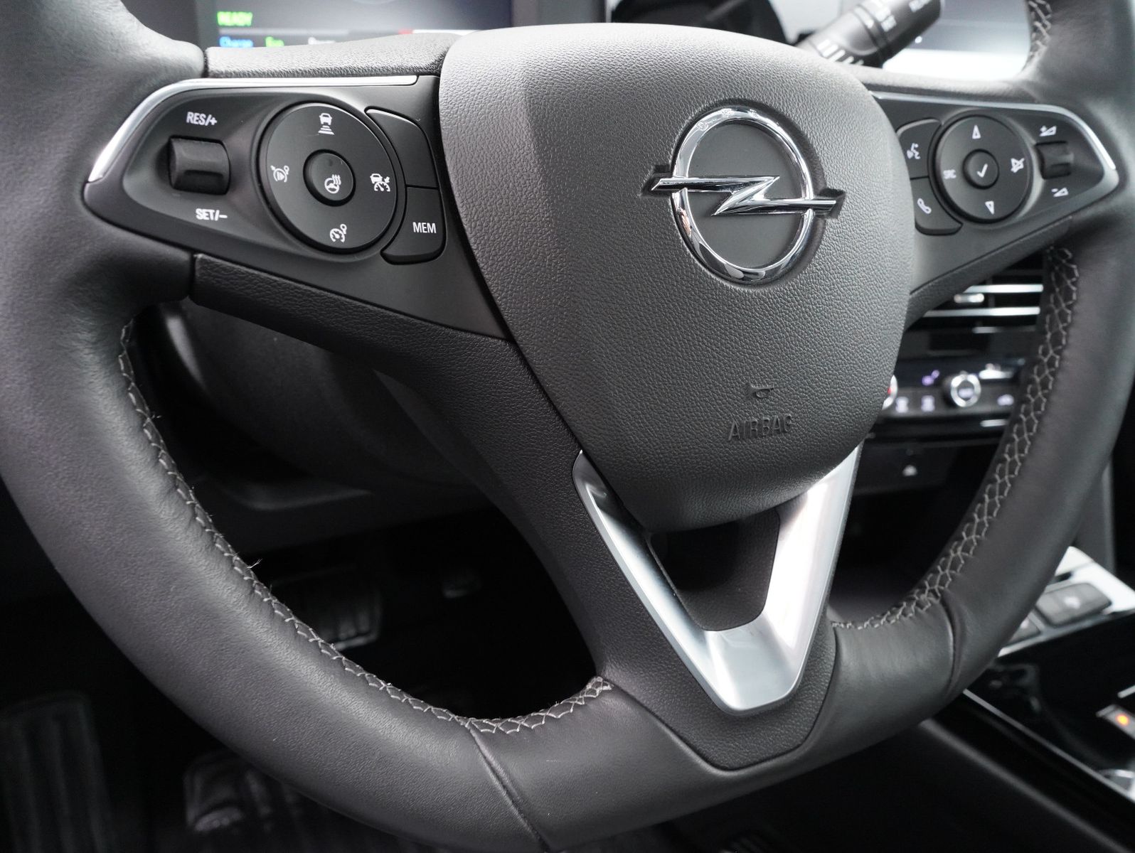 Fahrzeugabbildung Opel Mokka-e Elegance 50KWH/11KW/WÄRMEPUMPE/SOH