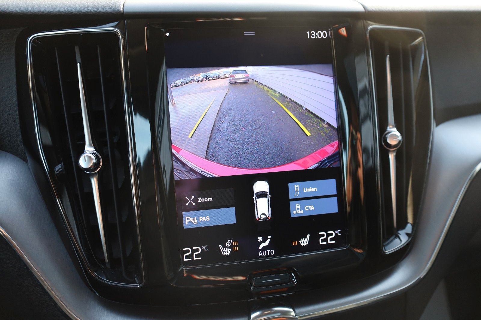 Fahrzeugabbildung Volvo XC60 Momentum Pro,Leder,Navi,Kamera,HUD,ACC,Pano