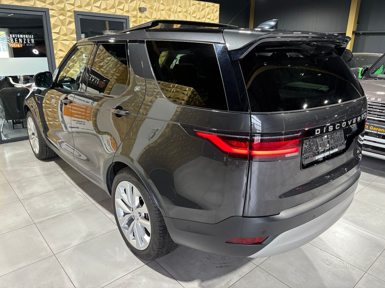 Fahrzeugabbildung Land Rover Discovery 5 SE D250 AWD/PANO/ACC/360°/APPLE/AHK/